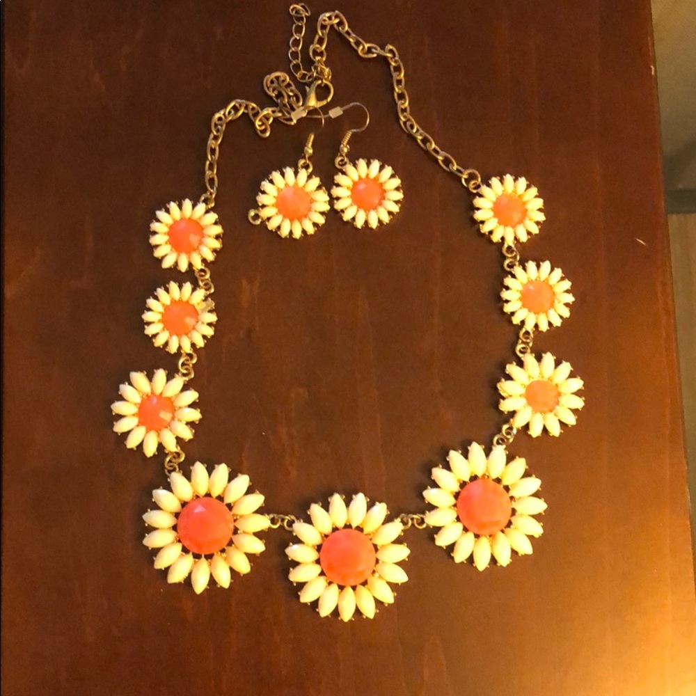 Pink and white daisy necklace and earrings